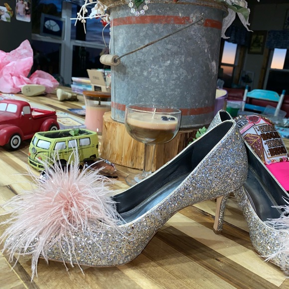 Gently used Kate Spade Marabou Pumps silver and gold glitter with pink feathers - Picture 11 of 17